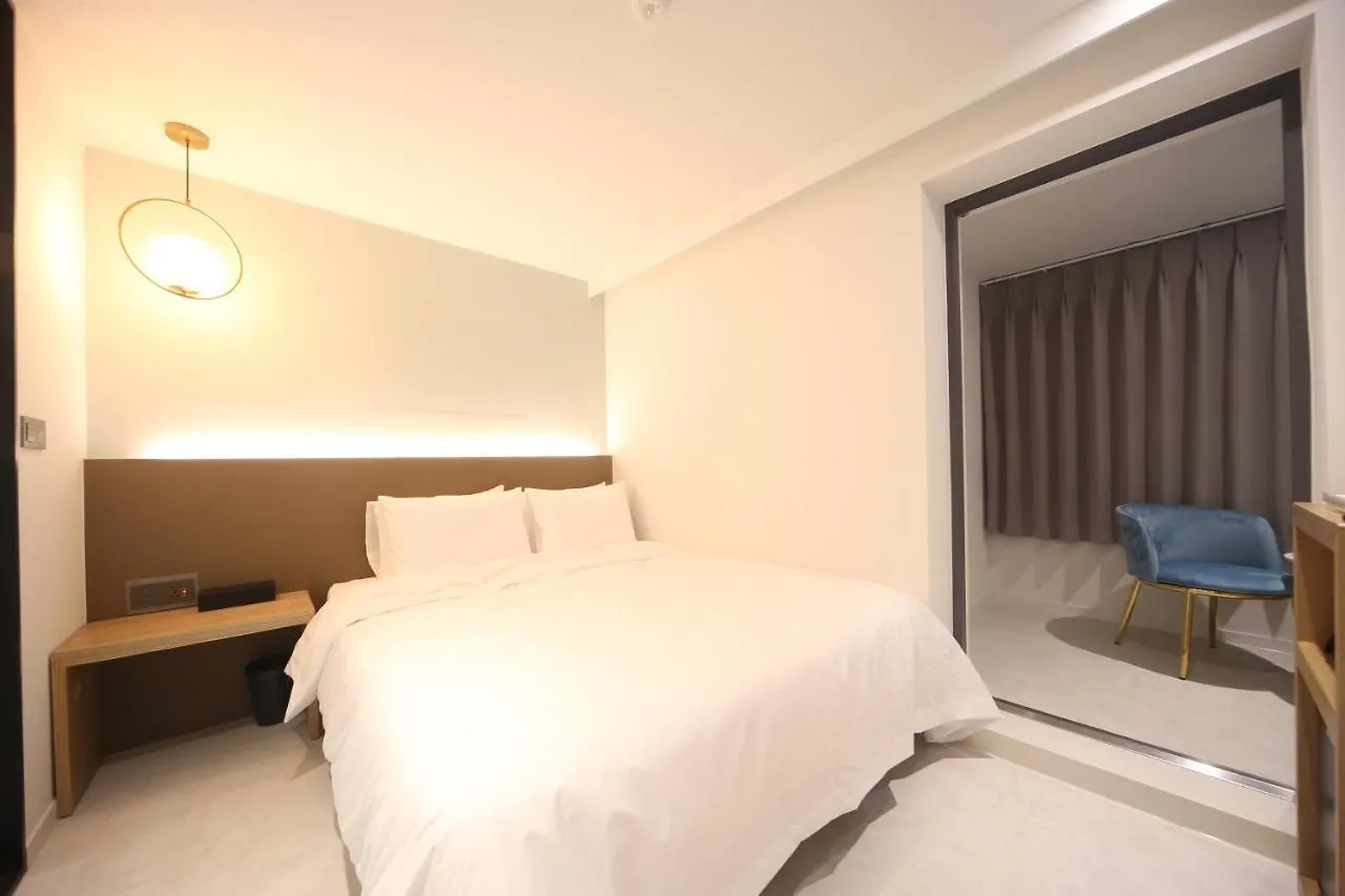 Daeyeon Business Hotel The Grang Busan